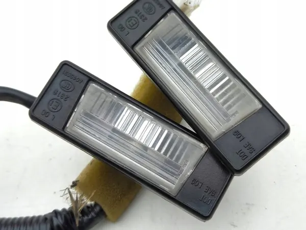 Infiniti Q50 2017 Luz de Placa image 2