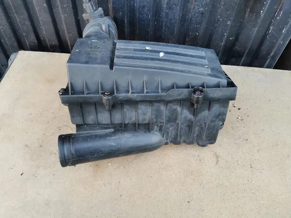 VW PASSAT B6 2.0 TDI Ilmansuodattimen Kotelo 3C0129607AG image 2