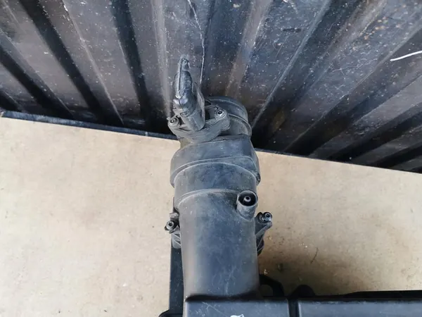 VW PASSAT B6 2.0 TDI Ilmansuodattimen Kotelo 3C0129607AG image 3