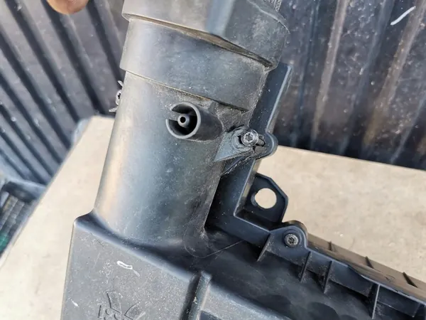 VW PASSAT B6 2.0 TDI Ilmansuodattimen Kotelo 3C0129607AG image 5