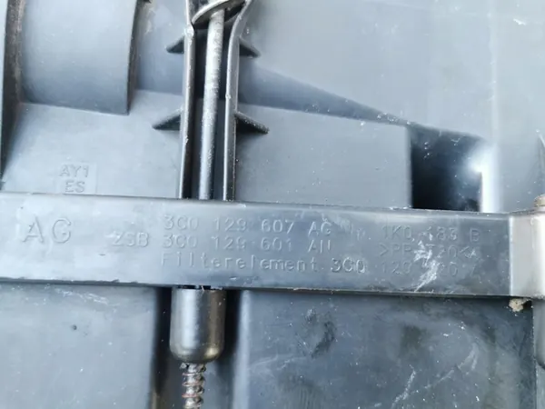 VW PASSAT B6 2.0 TDI Ilmansuodattimen Kotelo 3C0129607AG image 7