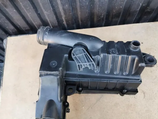 VW PASSAT B6 2.0 TDI Ilmansuodattimen Kotelo 3C0129607AG image 8