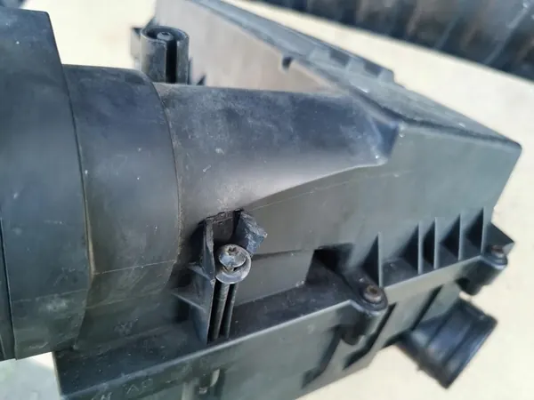 VW PASSAT B6 2.0 TDI Ilmansuodattimen Kotelo 3C0129607AG image 9