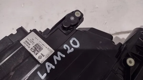 VW Passat B8 Lift Etuvasen ajovalot Full LED IQ Light image 10