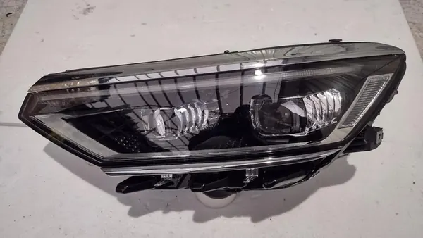 VW Passat B8 Lift Etuvasen ajovalot Full LED IQ Light image 2