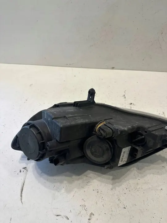 Volkswagen Golf Cross 2009 Farol dianteiro direito OEM 5M1941006B image 4