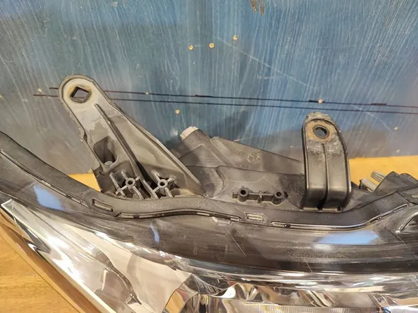 Faros Derecho Mitsubishi Outlander 4B45X-8301C1-98 image 3