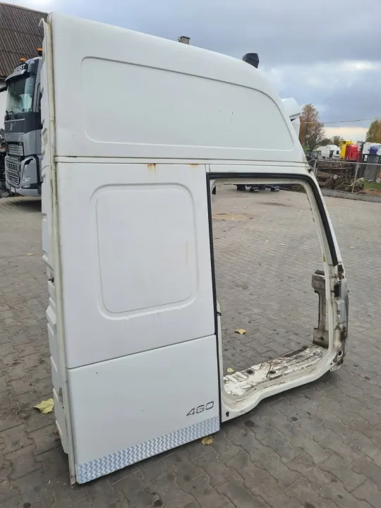 POSZYCIE KABINY VOLVO FH 12 13 XL - Panel Derecho Cabina image 3