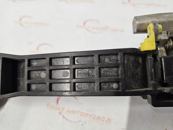 Mitsubishi L200 07r oikea etuoven kahva kromi image 5