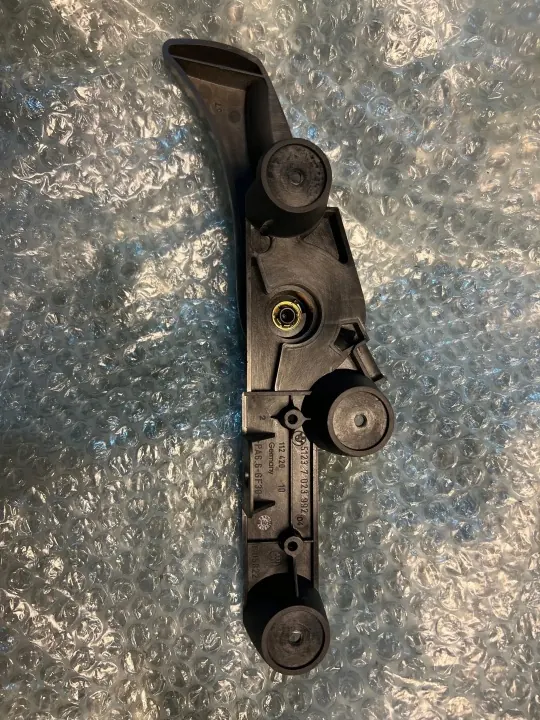 BMW E65 motorhuveshandtag OEM 7023992 image 4