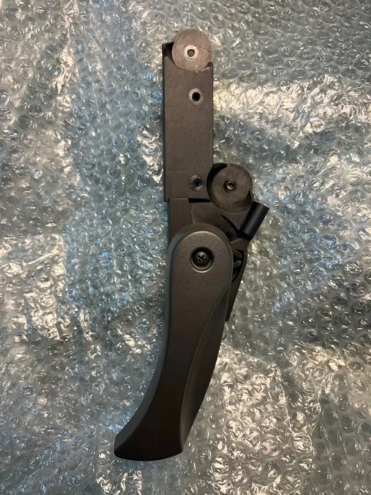 BMW E65 motorhuveshandtag OEM 7023992 image 5