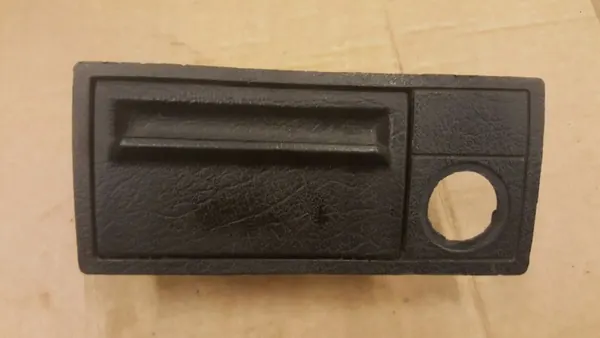 OEM 171857325B instrumentbräda askfat VW Golf I image 2