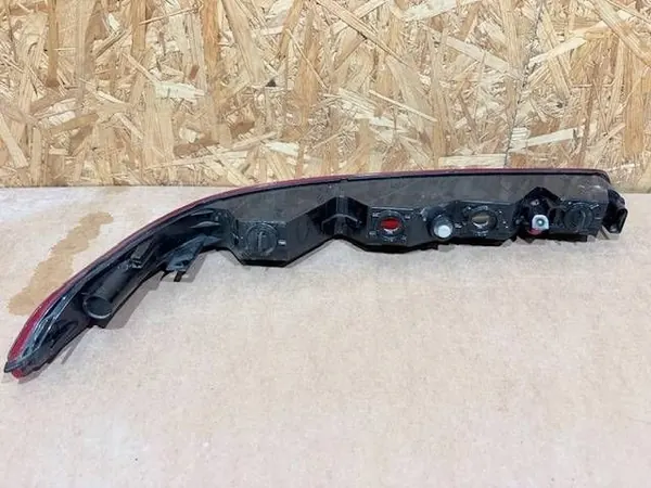 Audi Q7 II takaoikea puskurivalo OEM 4M0945096 image 3