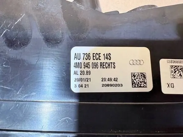 Audi Q7 II takaoikea puskurivalo OEM 4M0945096 image 5