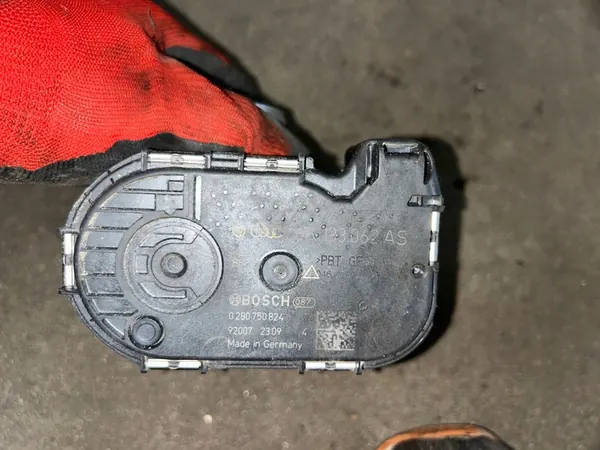 Corpo de borboleta 06K133062AS Audi A3 A4 B9 A5 Q5 2.0 TFSI TSI image 3