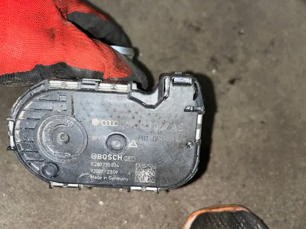 Corpo de borboleta 06K133062AS Audi A3 A4 B9 A5 Q5 2.0 TFSI TSI image 4