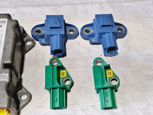 VW Golf V Airbag-Sensor-Modul 1K0909606C image 3