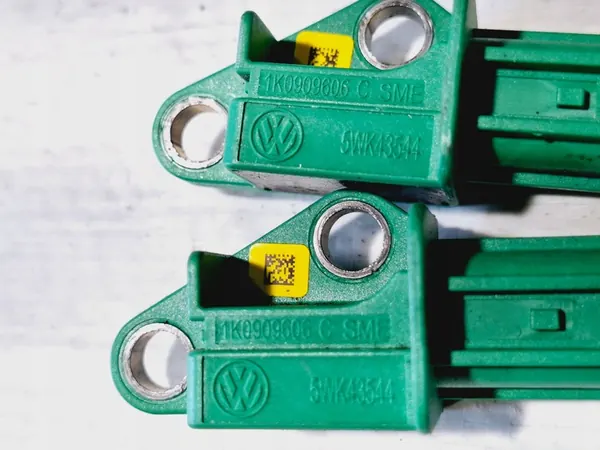 VW Golf V Airbag-Sensor-Modul 1K0909606C image 6