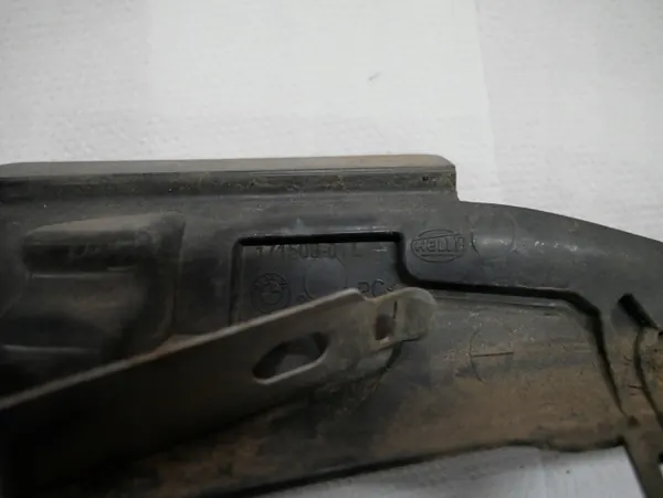 BMW F10 F11 Koplamp bevestigingsgleuf OEM 7349295 Links image 3