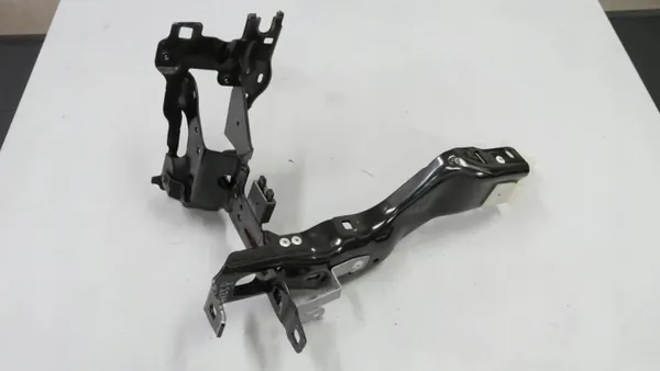 BMW G30 G31 Strålkastarfäste OEM 7377804 Höger Fram image 3