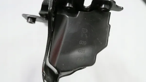 BMW G30 G31 Strålkastarfäste OEM 7377804 Höger Fram image 6