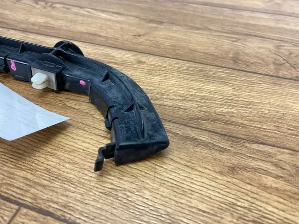 Deslizamento de montagem do para-choque Dodge Challenger 2015+ image 5