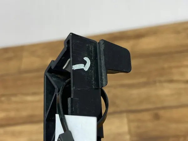 Deslizamento de montagem do para-choque Dodge Challenger 2015+ image 7