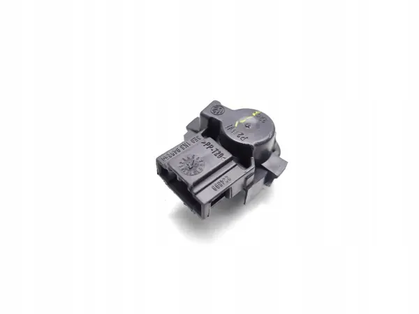 VW Jetta takavalolamppukanta OEM 1K5945259 Vasen puoli image 2