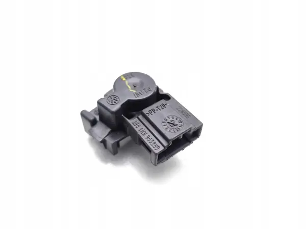VW Jetta takavalolamppukanta OEM 1K5945259 Vasen puoli image 4