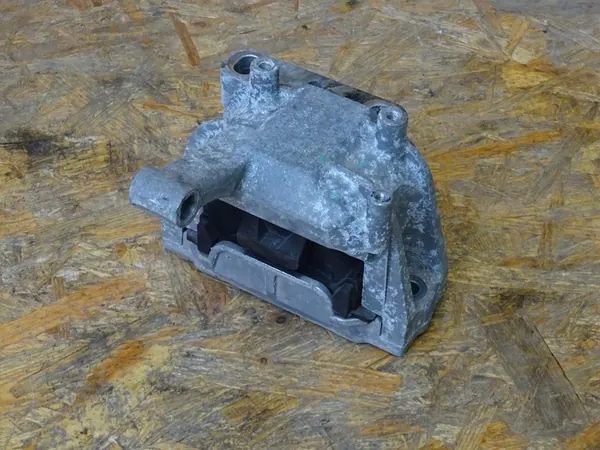 Soporte de motor AUDI Q3 8U 2.0 TDI 5N0199262F image 5