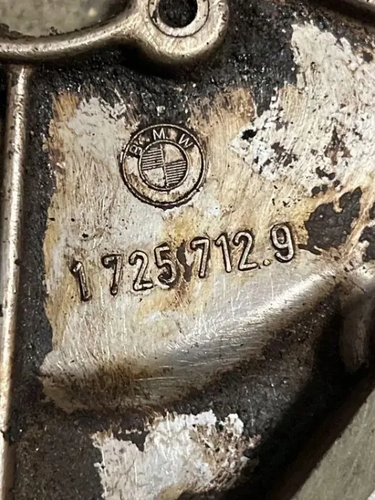 BMW Vaihteiston ketjun kansi OEM 1725712 7-sarja E32 image 3