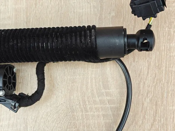 Audi A6 C7 kofferbakactuator OEM 4G5827851B image 3