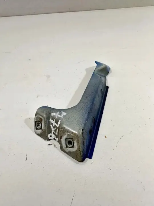 Etuvasen lokasuojan kiinnike OEM 7297201 BMW 2 Active Tourer image 3
