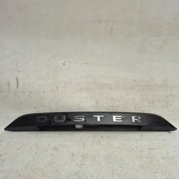 Garniture de hayon arrière Dacia Duster II OEM 908120605R image 2