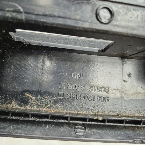 Garniture de hayon arrière Dacia Duster II OEM 908120605R image 3