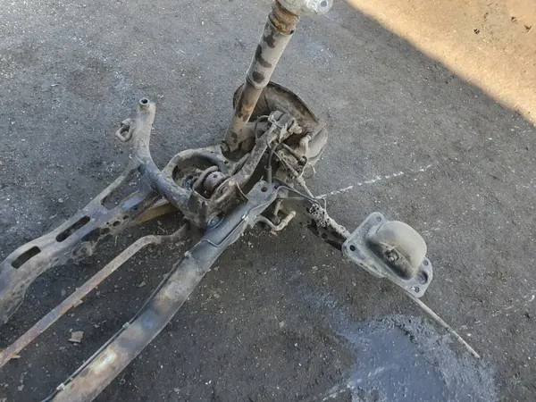 Achterophanging balk OEM - Gebruikt voor VW Touran 04R 2.0TDI image 3