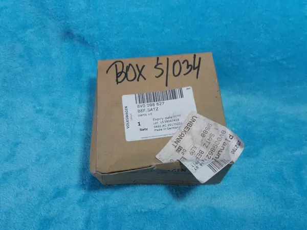 AUDI A3 8V0 Bakre stötfångarmonteringskit OEM 8V0098627 image 2