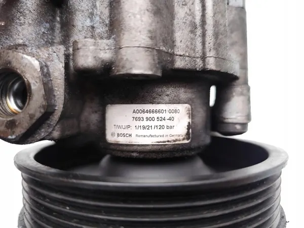 Bomba de Direção Assistida Mercedes W639 W906 OM651 A0064666601 image 7