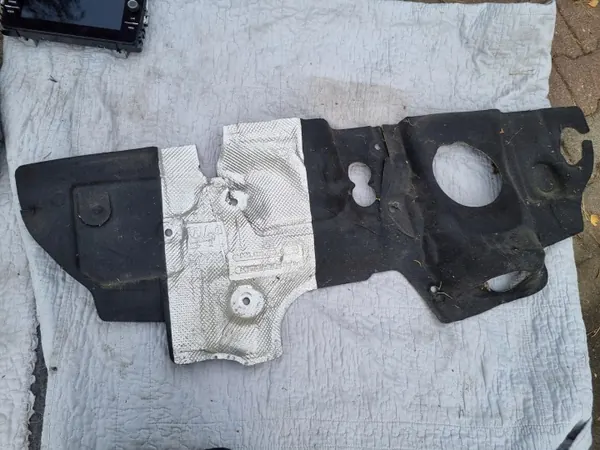 OEM 5Q1863353G ITA väliseinäeriste VW Passat B8:lle image 2