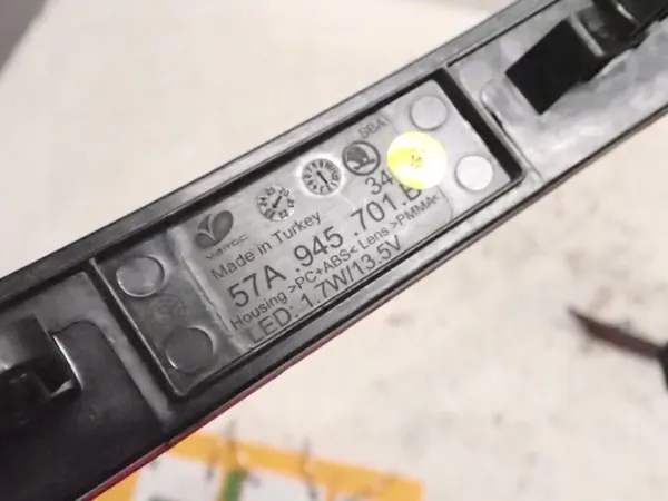 OEM 57A945701B Vänster bakstödfängsreflektor LED image 4