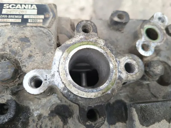 Scania Luftkompressor OEM 2477703 - Begagnad image 3