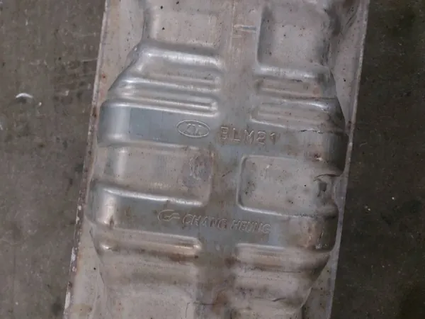Mittel- & Endschalldämpfer Kia OEM BLM21 Auspuff image 6