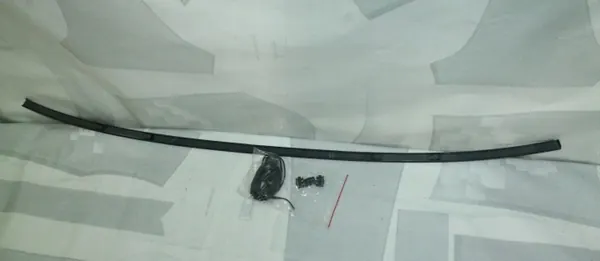 BMW E90 Left Roof Moulding OEM 51137124253 image 3