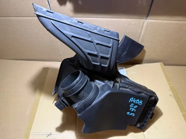 Audi A4 B8 2.0 TDI Luchtfilterhuis OEM 8K0133837BF image 2