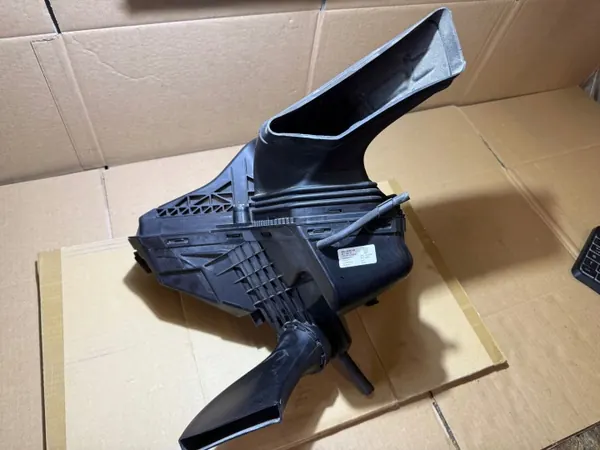 Audi A4 B8 2.0 TDI Luchtfilterhuis OEM 8K0133837BF image 3