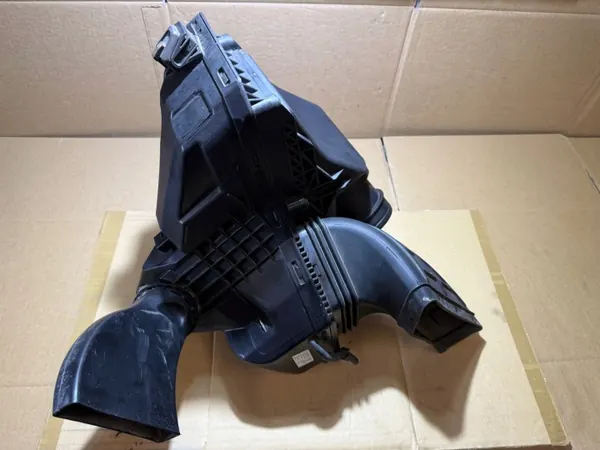 Audi A4 B8 2.0 TDI Luchtfilterhuis OEM 8K0133837BF image 4