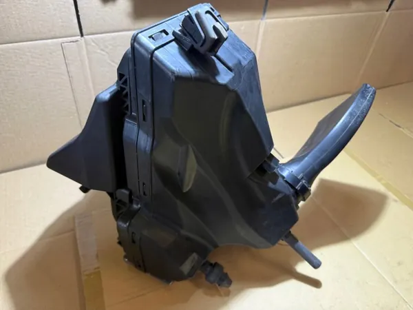 Audi A4 B8 2.0 TDI Luchtfilterhuis OEM 8K0133837BF image 5