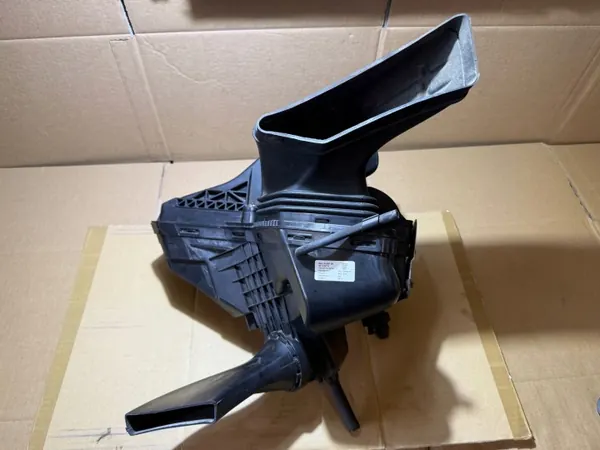 Audi A4 B8 2.0 TDI Luchtfilterhuis OEM 8K0133837BF image 6
