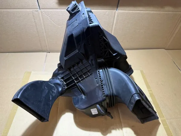 Audi A4 B8 2.0 TDI Luchtfilterhuis OEM 8K0133837BF image 9