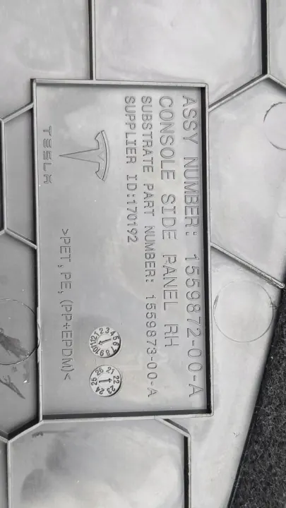 Tesla Model Y 2022 Mitteltunnel-Teile OEM 155987200A image 9